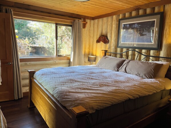 3 bedrooms, iron/ironing board, travel cot, free WiFi