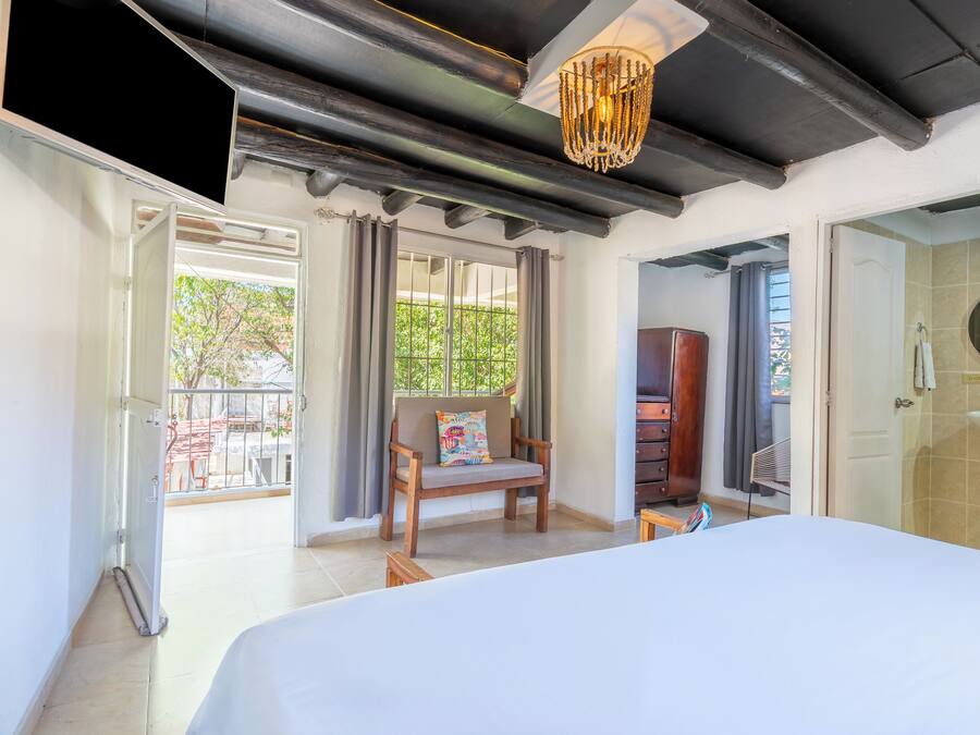 Superior Room, 1 King Bed | Premium bedding, minibar, in-room safe, individually furnished