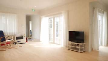 Private Vacation Home | Living area