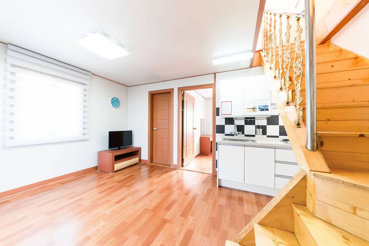 Villa (A, B, C, D, E) | Living area | Flat-screen TV, heated floors