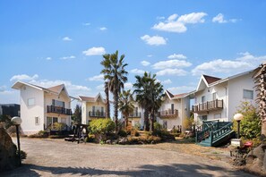 Exterior - Jeju Jungmun Oasis Pension (Seogwipo)