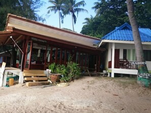 Thai massages, beach massages - Pranee Bungalow (Koh Tao)
