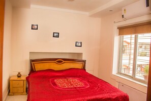 1 bedroom, WiFi - LUXURY        Apartment (Hindustan Park)