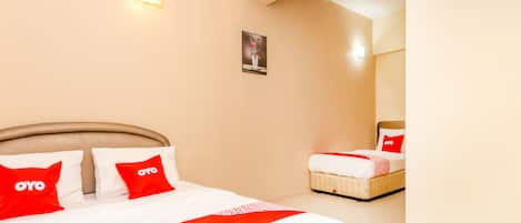 Superior Suite | Desk, free WiFi, bed sheets