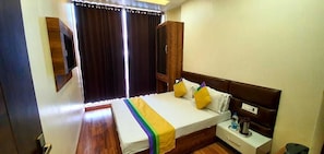 Deluxe Double Room | In-room safe