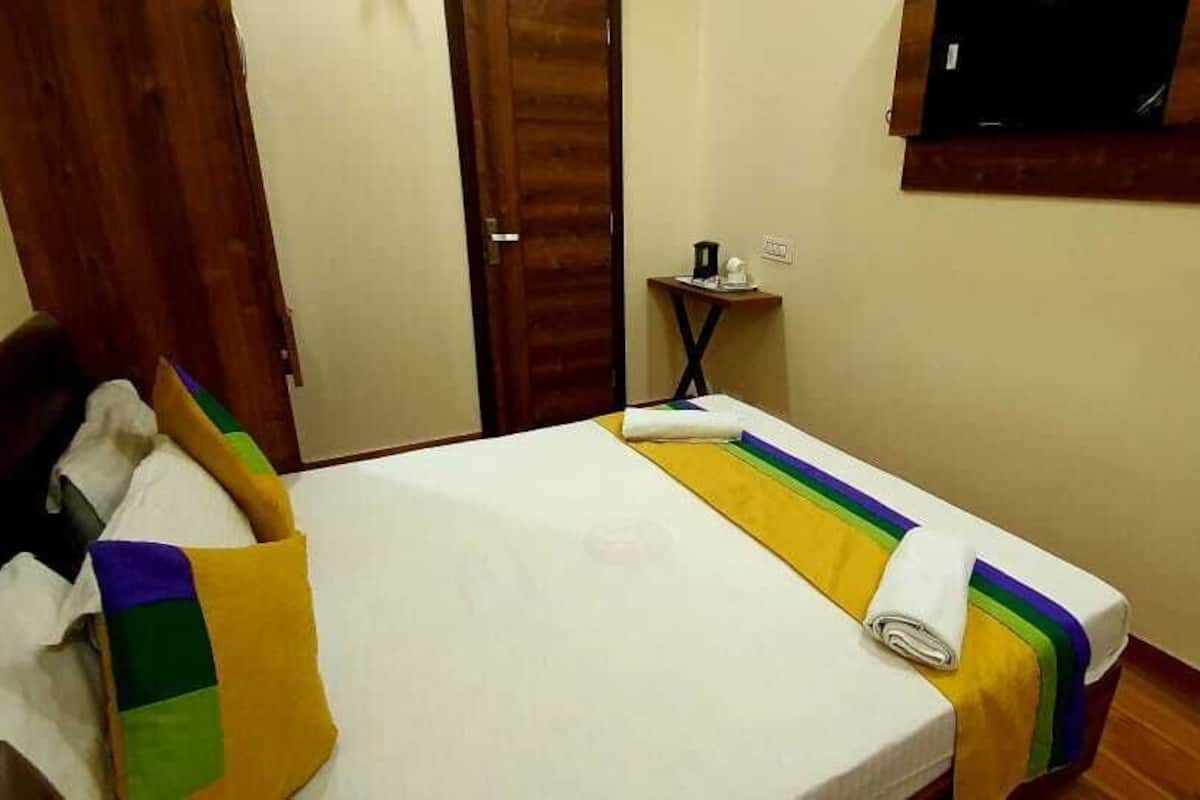 Deluxe Double Room | In-room safe