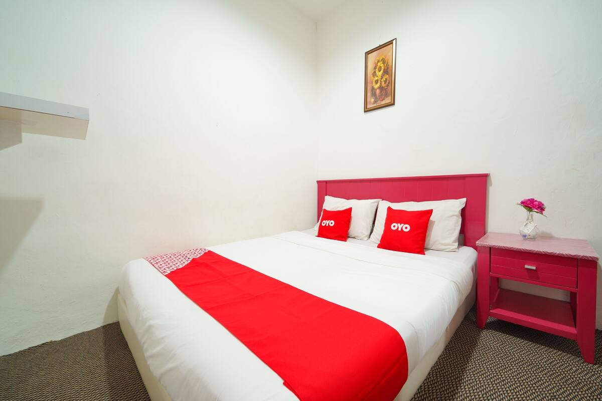 Habitación doble estándar, 1 cama Queen size | Escritorio, wifi gratis y ropa de cama