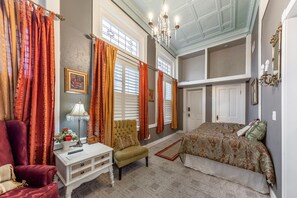 4 bedrooms, desk, free WiFi, bed sheets