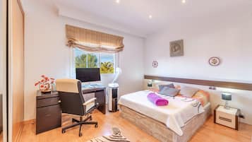 4 chambres, fer et planche à repasser, Wi-Fi gratuit, draps fournis