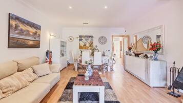 TV, fireplace, stereo