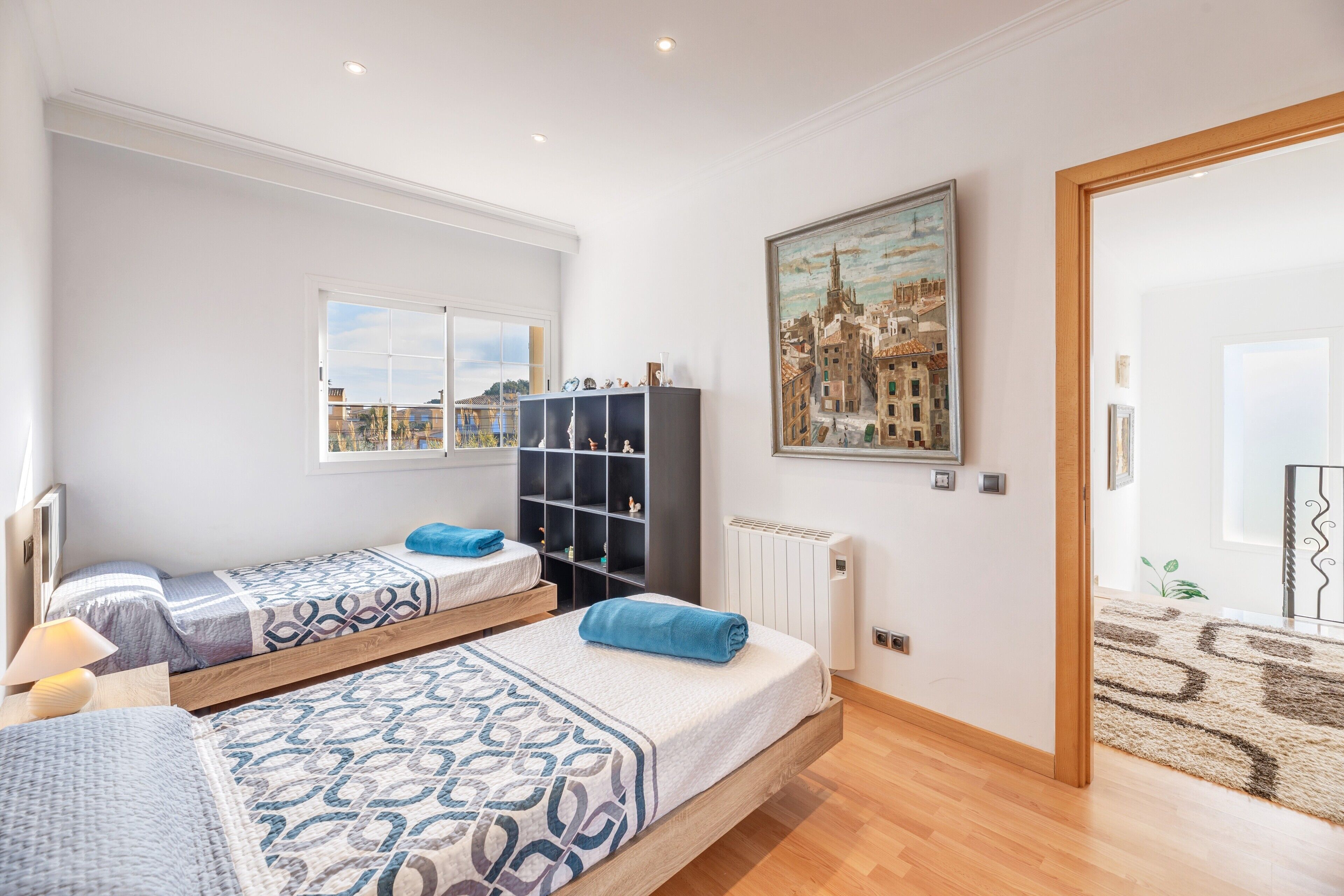 4 slaapkamers, een strijkplank/strijkijzer, gratis wifi, beddengoed