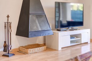 Interior - “Serra Fuster - Casa Tolleric” with Sea View, Wi-Fi, Garden (Llucmajor)