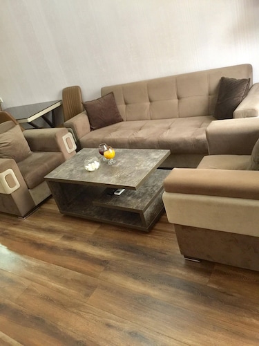 Zwei-Zimmer-Wohnung mit Salon