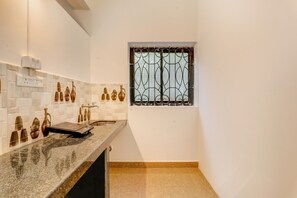 Private kitchen - OYO 41057 Peaceful Studios Baga (Arpora)