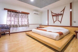 Skrivebord, wi-fi (inkludert) og sengetøy