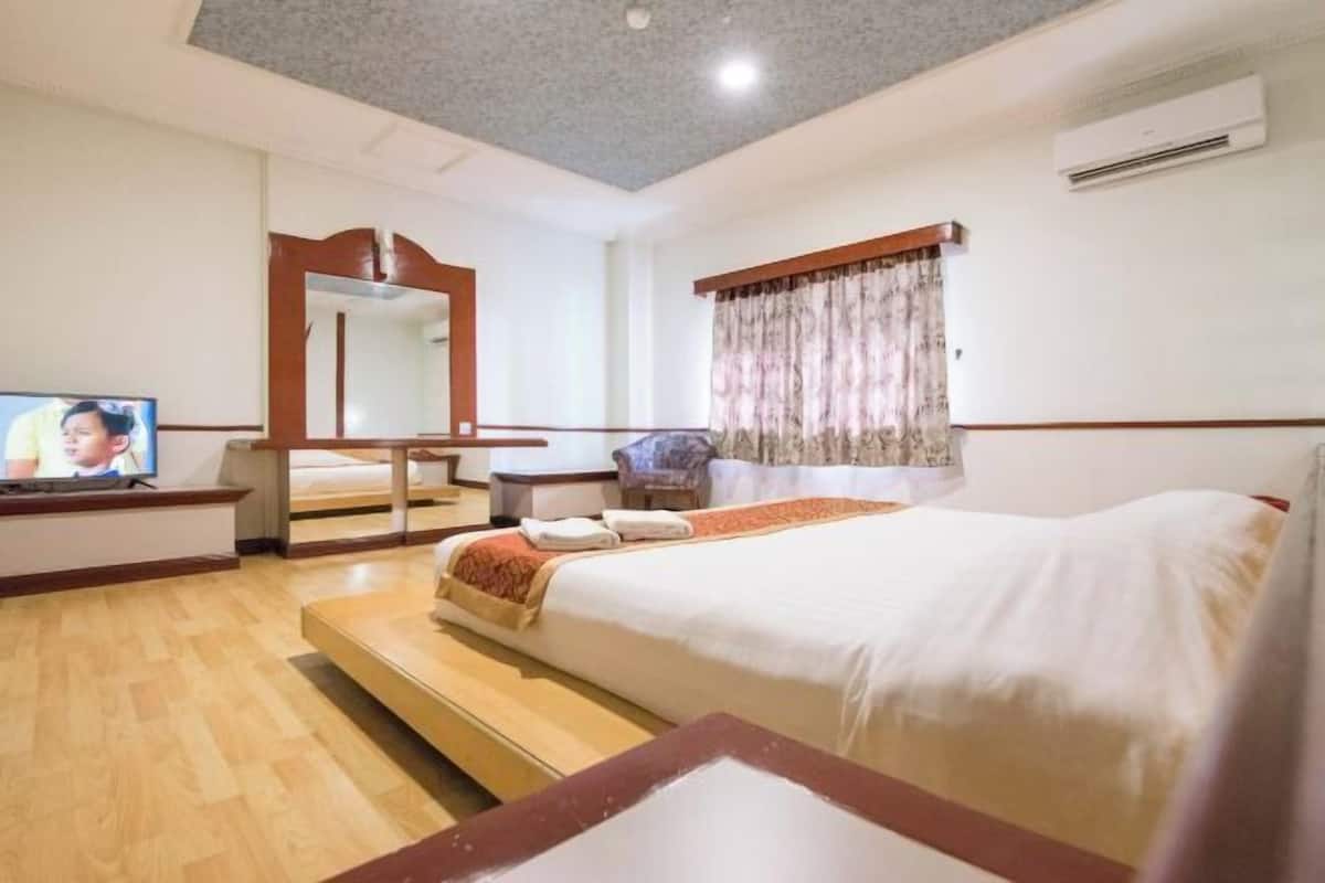 Desk, free WiFi, bed sheets