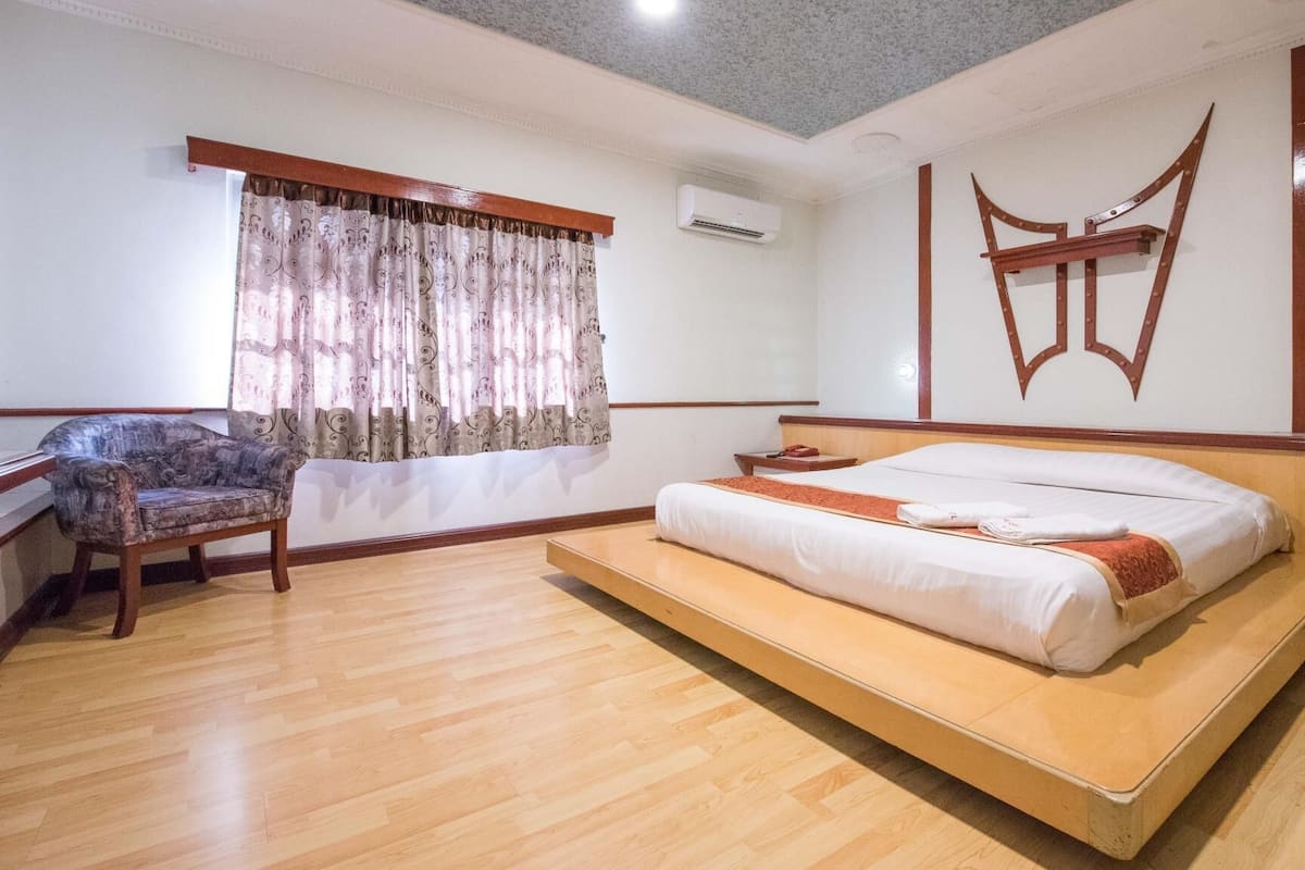 Bureau, accĂšs au Wi-Fi (inclus), literie fournie