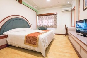 Desk, free WiFi, bed sheets - The Dream Hotel (Tawau)