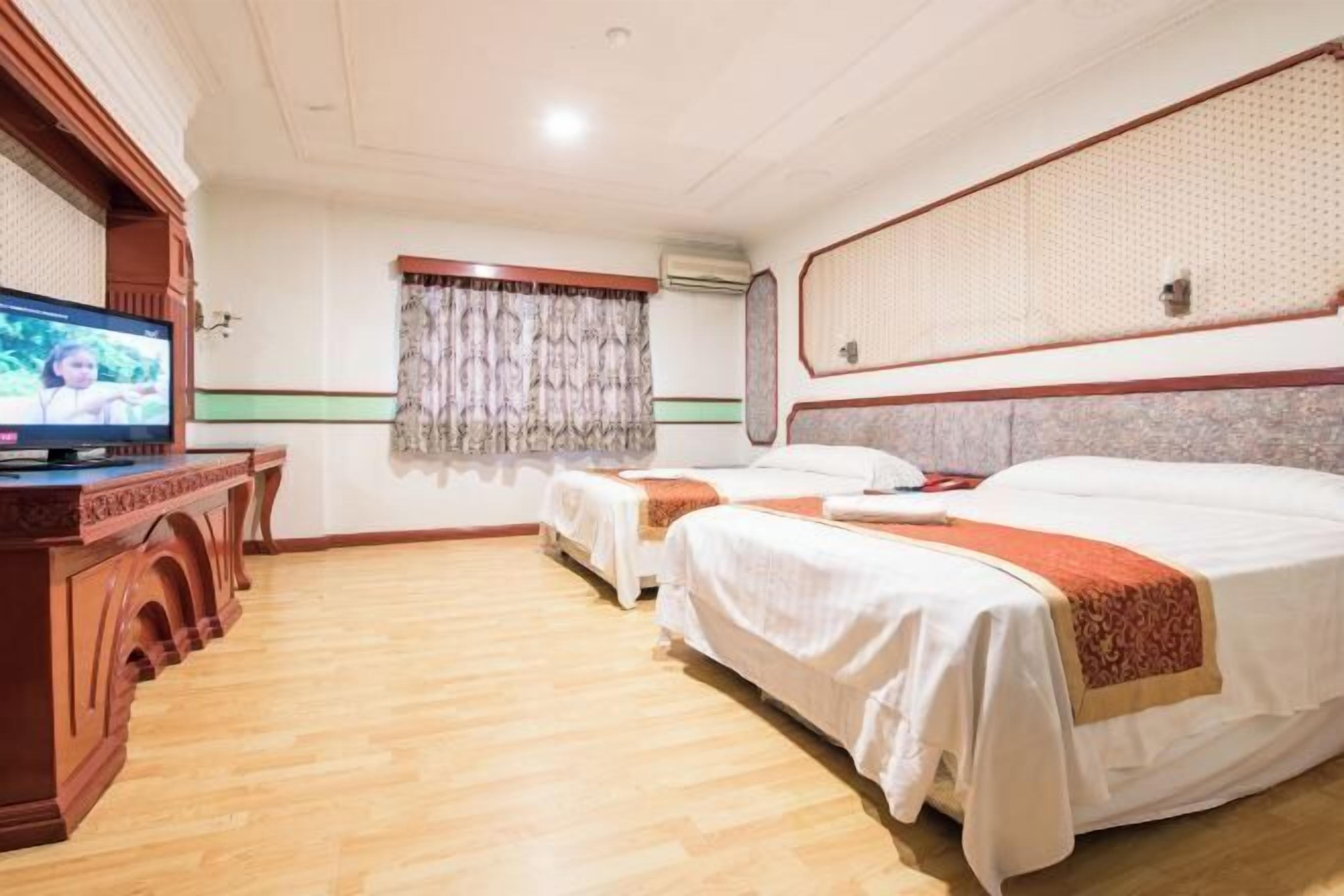 Desk, free WiFi, bed sheets