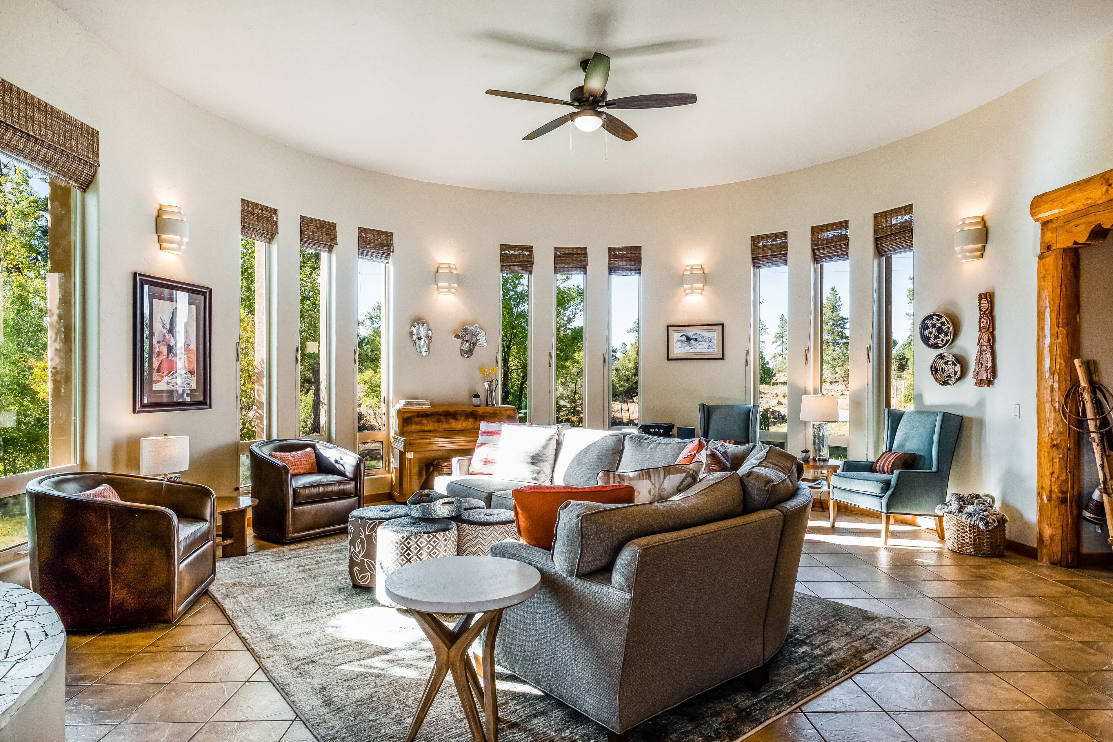 TV, peis, DVD-spiller og bøker