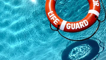 Piscine extérieure (ouverte en saison)