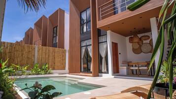 Villa | Minibar, in-room safe, individually decorated, blackout drapes