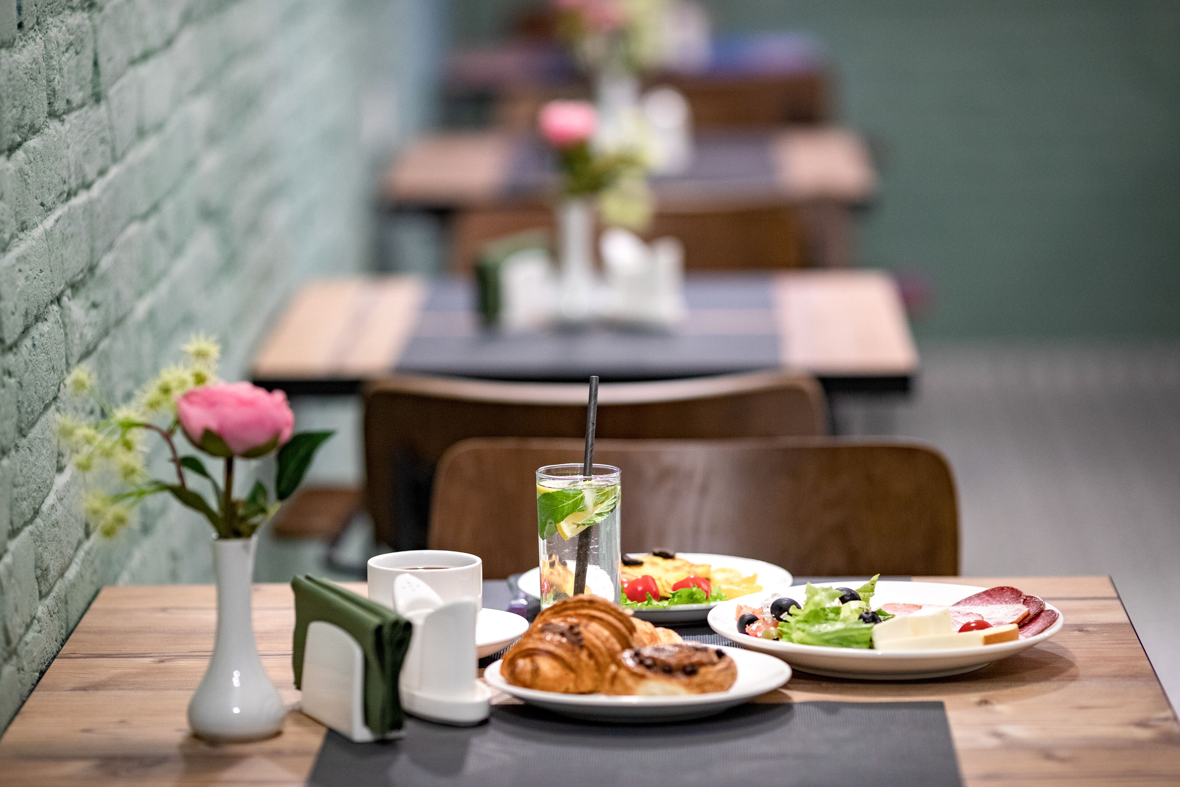 Free daily buffet breakfast