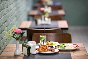 Free daily buffet breakfast - Vera Hills Boutique Hotel (Tbilisi)