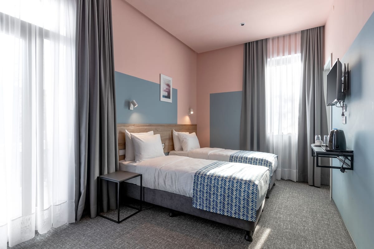 Standard-Doppel- oder -Zweibettzimmer | Hochwertige Bettwaren, Select-Comfort-Betten, Minibar, Zimmersafe