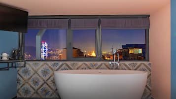 Deluxe-herbergi fyrir tvo | Rúmföt af bestu gerð, rúm með Select Comfort dýnum, míníbar