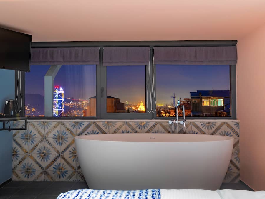 Ropa de cama de alta calidad, colchones Select Comfort y minibar