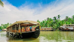 Lake - OYO 45941 Houseboat Parthasarathy 5 BHK Luxury (Kuttanad Taluk)