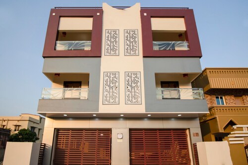 OYO 30532 Delightful 2bhk