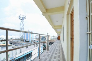 Balcony - Capital O 46993 Hotel Suryansh (Bhubaneshwar)