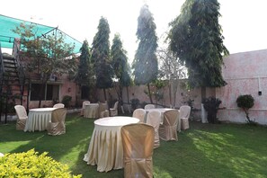 Outdoor banquet area - OYO 27042 Hotel Red Chilli (Bhopal)