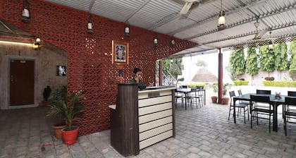OYO 27042 Hotel Red Chilli