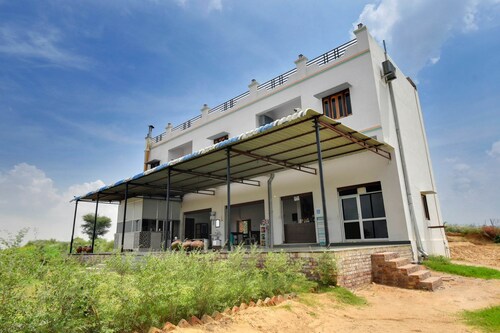OYO 49696 Hotel Veer Teja