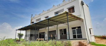 OYO 49696 Hotel Veer Teja