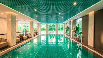 Indoor pool, sun loungers