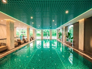 Indoor pool, sun loungers