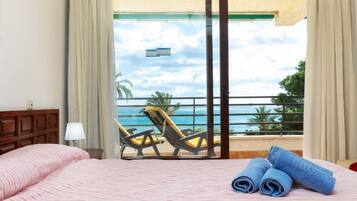 2 bedrooms, iron/ironing board, free internet