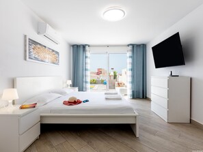 6 bedrooms, iron/ironing board, internet, bed sheets