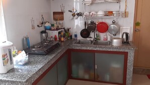 Shared kitchen - Tara House (Xuan Huong - Da Lat)
