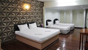 Superior Family Room with Balcony | WiFi (free) - The Bless Residence (Hat Yai)