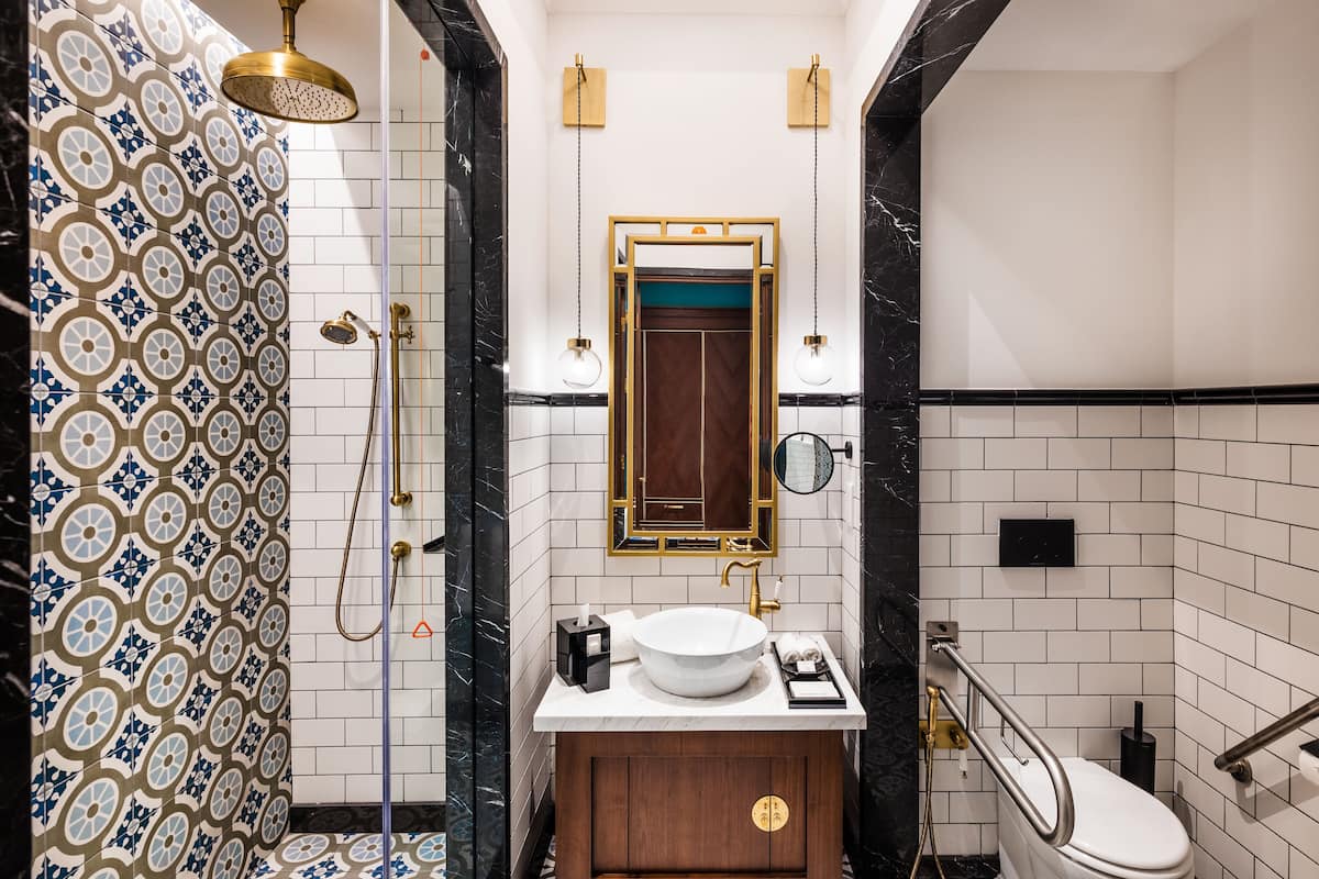Deluxe-Doppelzimmer, barrierefrei | Badezimmer