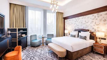 Peralatan tempat tidur hipoalergenik, bar mini, peti besi dalam bilik