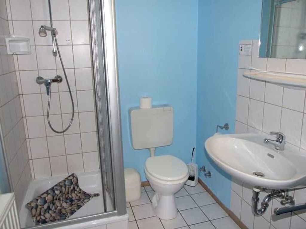 Shower, towels