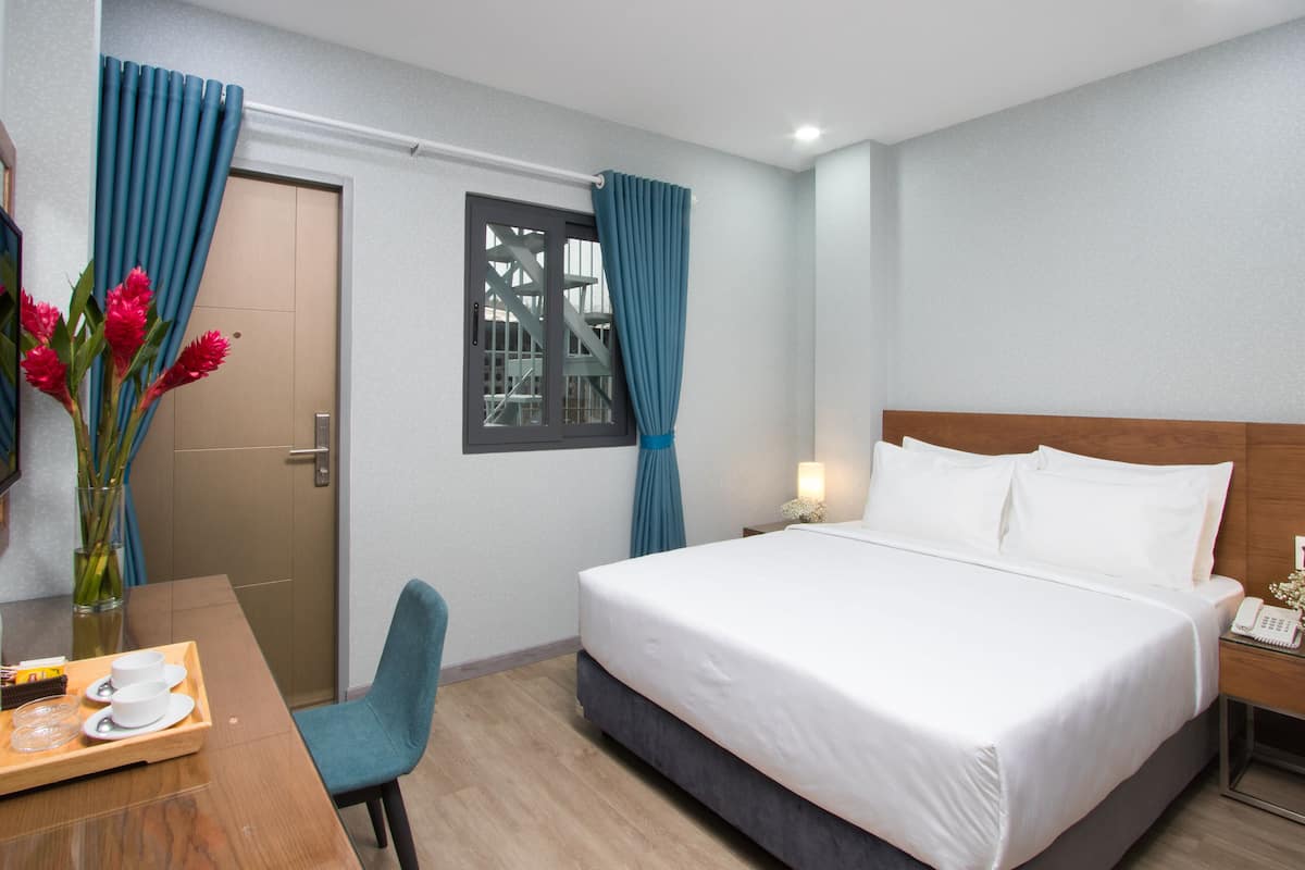 Minibar, két bảo mật tại phòng, bàn 