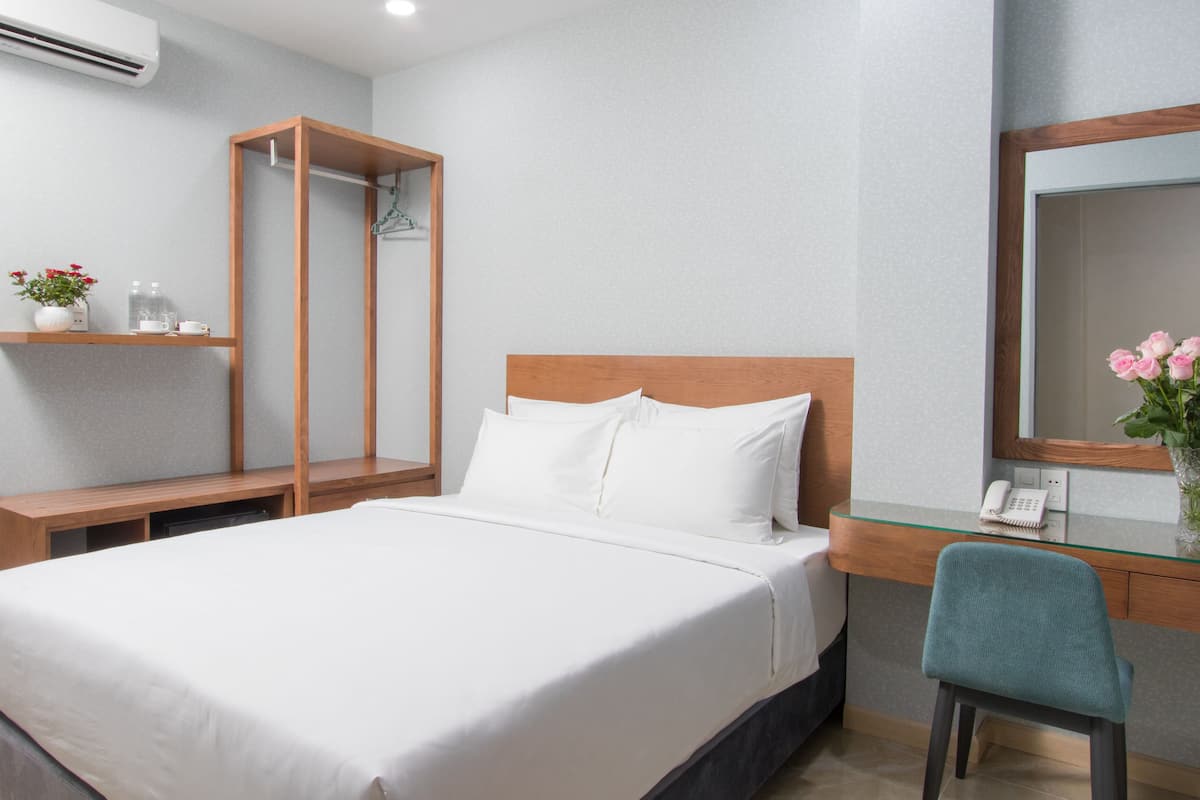 Minibar, két bảo mật tại phòng, bàn 