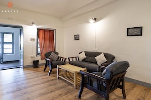 4 Bedded Private Room | Living area